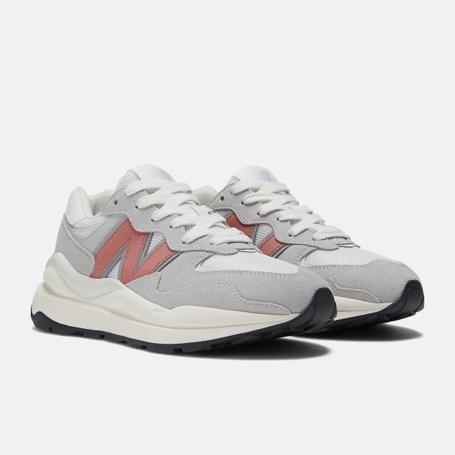 New Balance 57/40 Sneakers Dam Ljusgrå Röda Vita | NB251DOL