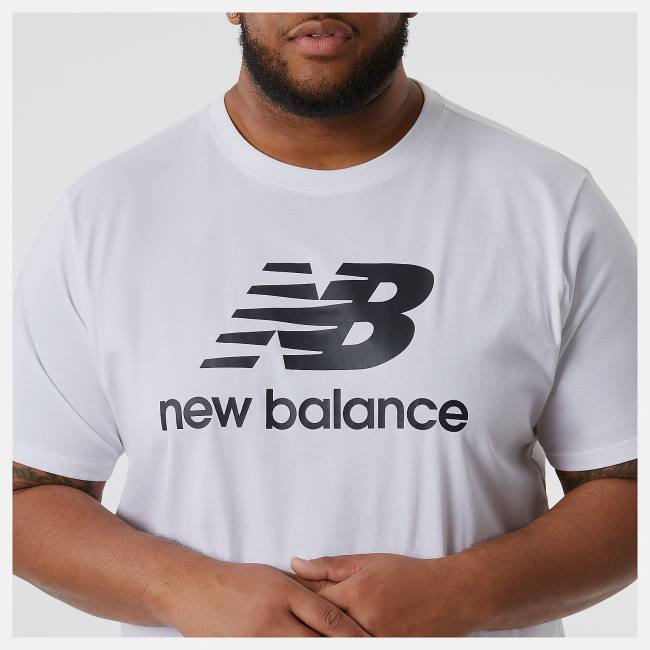 New Balance Essentials Stacked Logo Tee T-shirt Herr Vita | NB385PKR