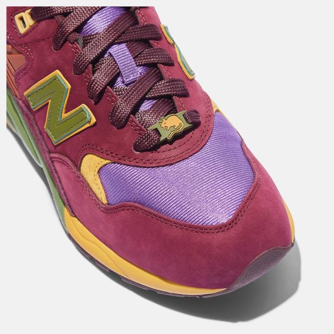 New Balance Stray Rats x 580 Sneakers Dam Vinröda Lila | NB042RLB